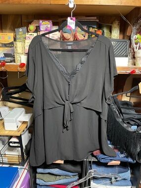 #389 size 3 Torrid Black Tie-Front V-Neck Blouse